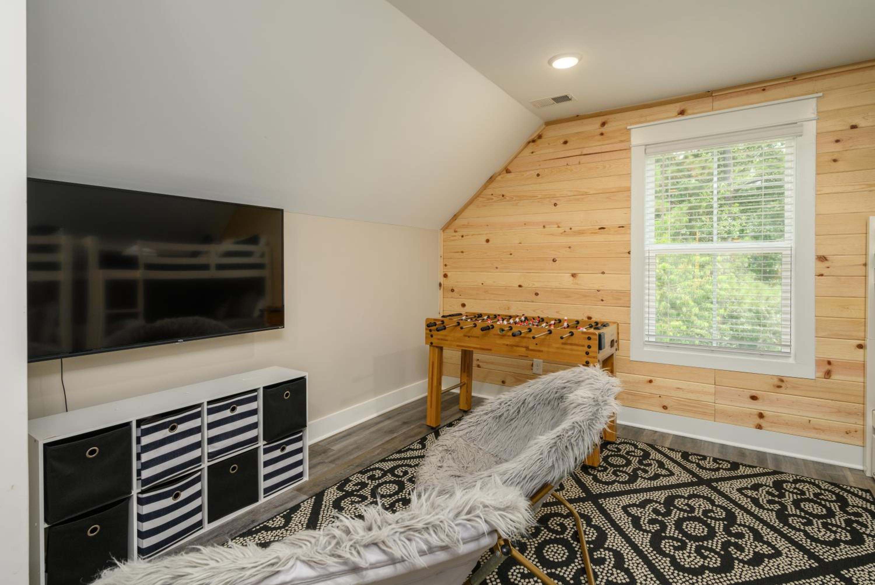 15% off 7 Night Stays Aug- Oct Pool & HOT Tub, New Renovations, Elevator, Beach
