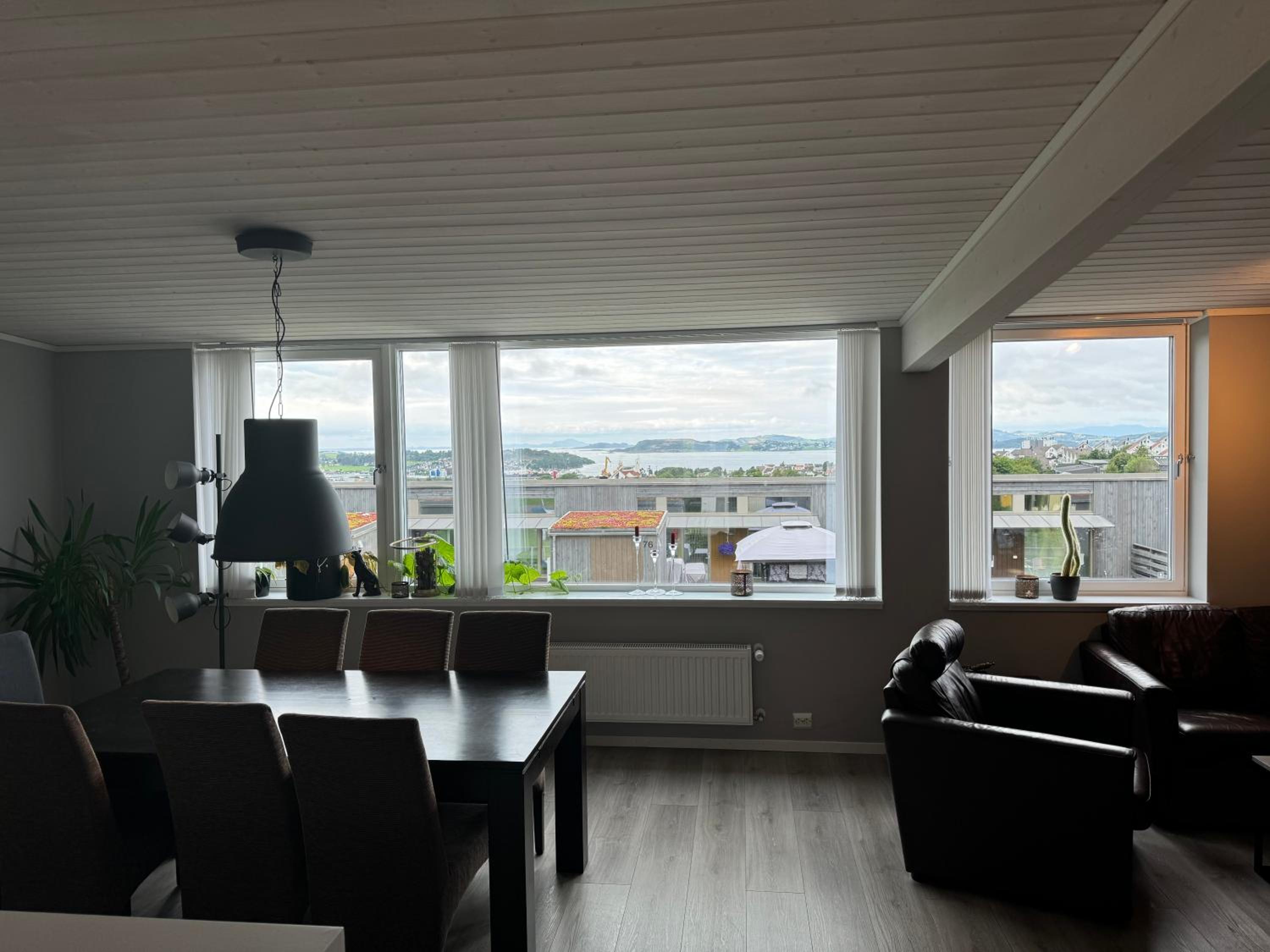 Terraced house with carport and sunny outdoor areas - 7 min from ONS view 4