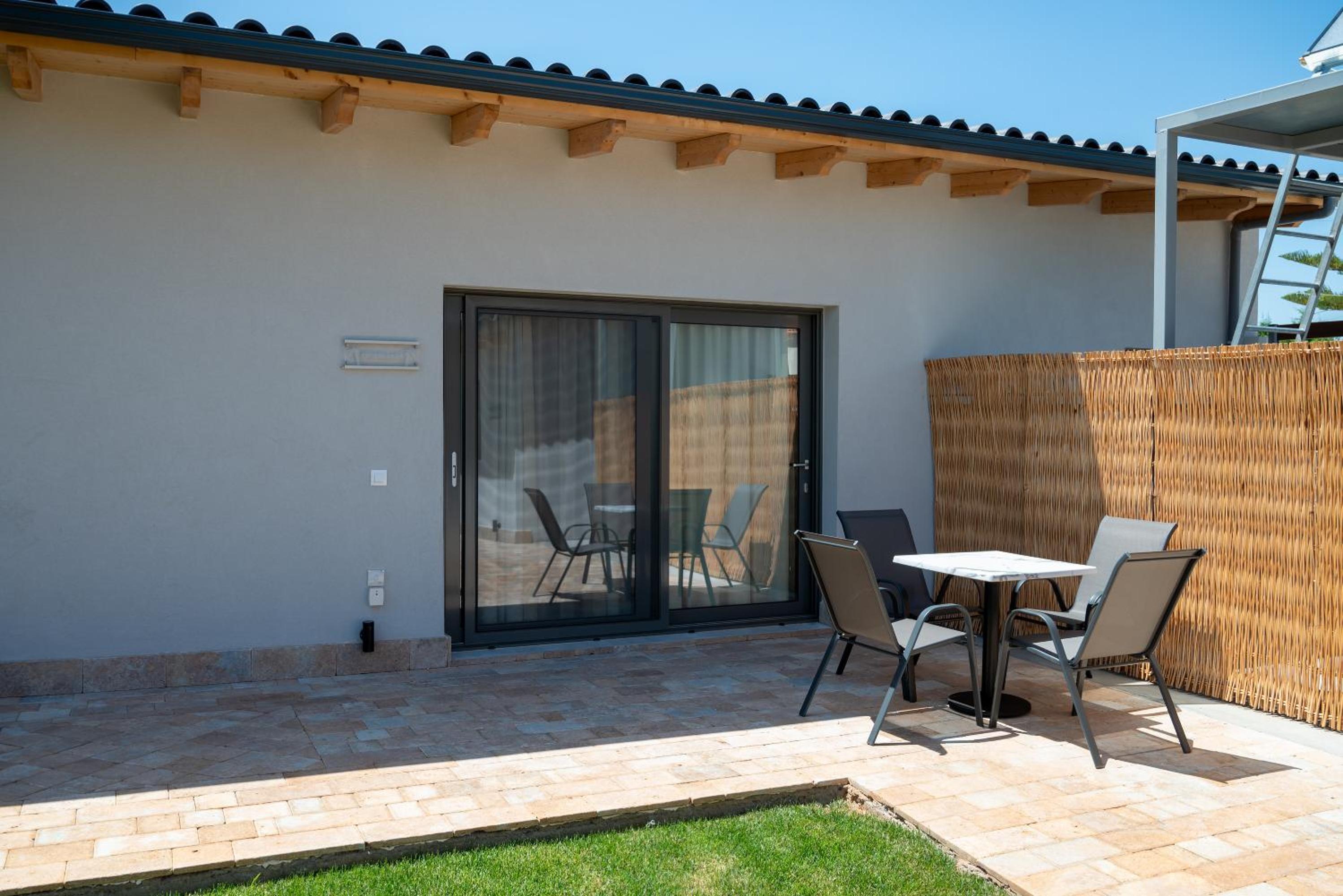 Paradise Apartments Artemida