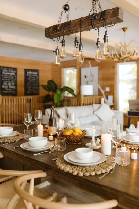 Huntsville Vacations - The Fox Lakefront Cottage with PrivateBeach and Sauna - Property Image 1