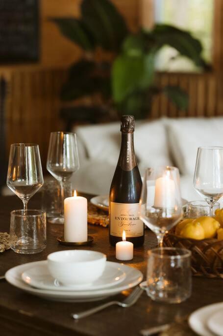 Huntsville Vacations - The Fox Lakefront Cottage with PrivateBeach and Sauna - Property Image 4