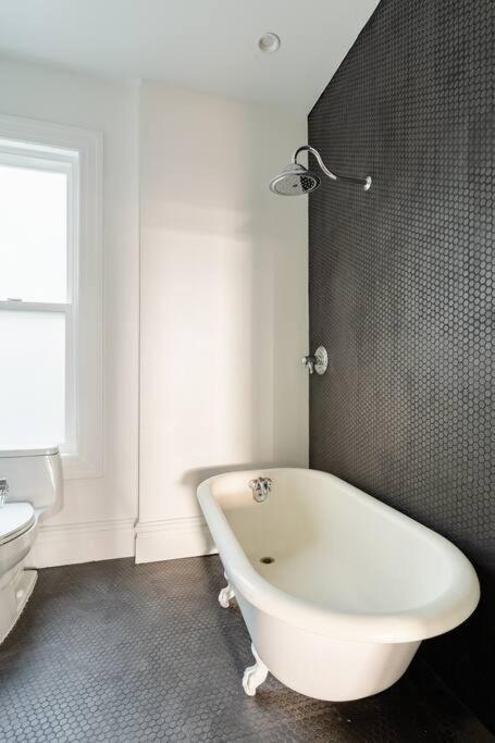 Stay Portland - 1BR - Walk to Coffee, Brews & NW 23rd Shops view 4