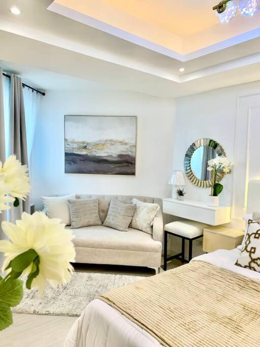 Blissful Bali Studio Azure North by THE BALI CORNER AT AZURE NORTH, High Floor, Beautiful View of Resort Amenities and Mt Arayat