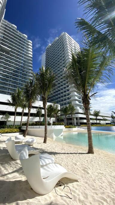Blissful Bali Studio Azure North by THE BALI CORNER AT AZURE NORTH, High Floor, Beautiful View of Resort Amenities and Mt Arayat view 4