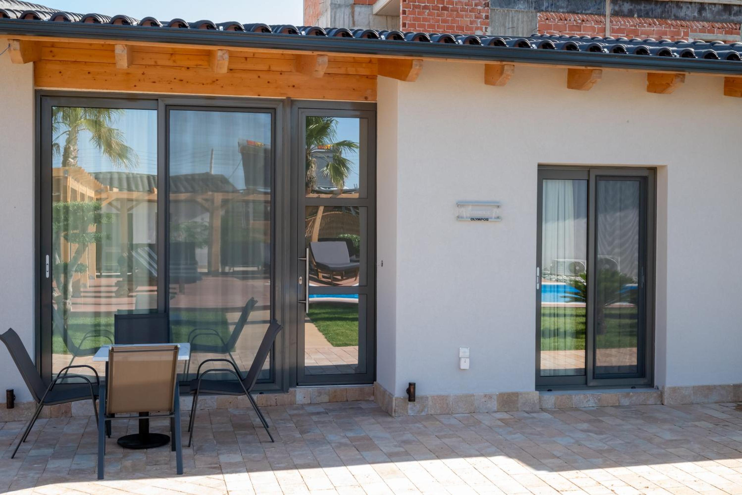 Paradise Apartments Artemida