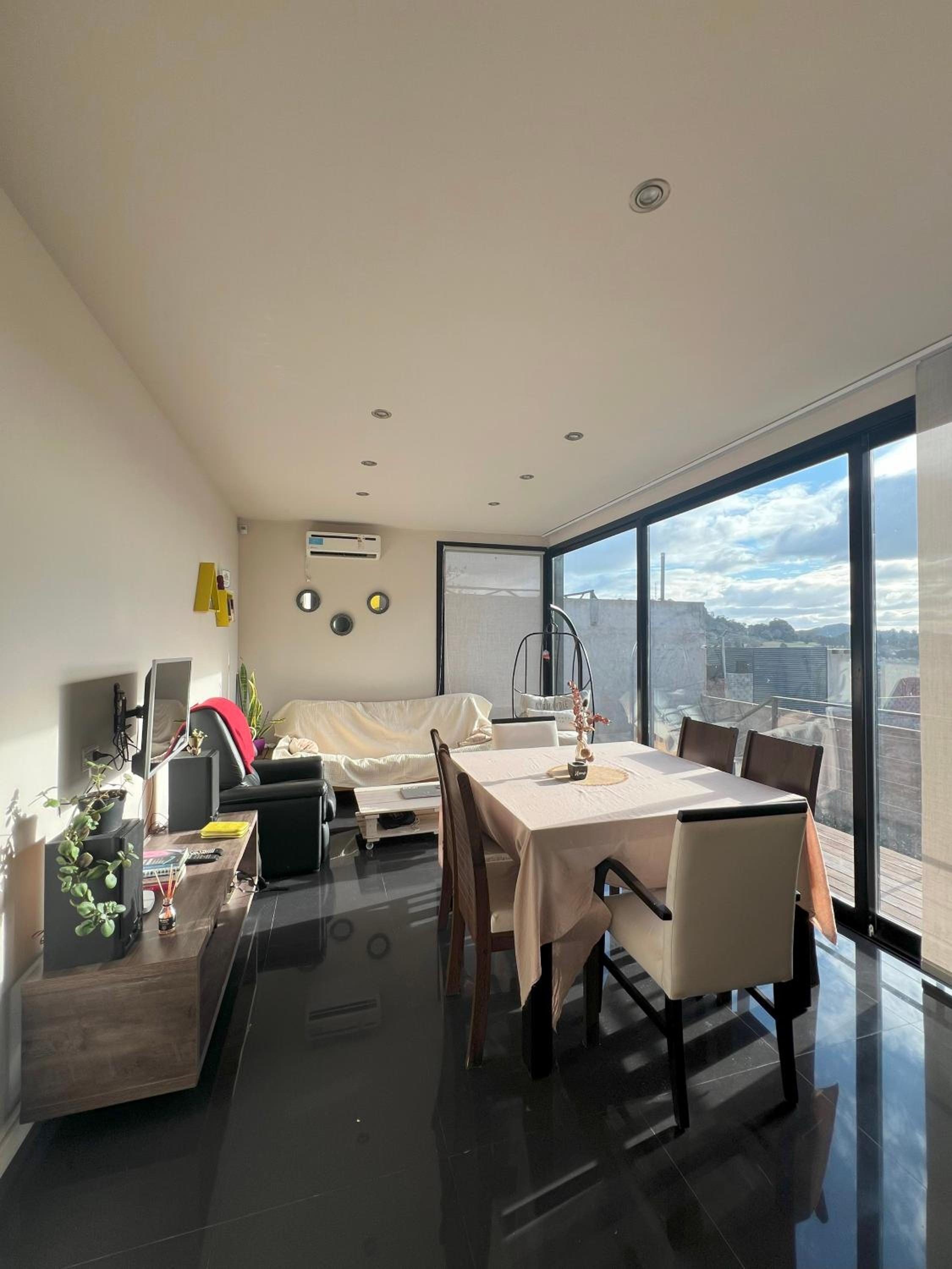 Casa en el lago con increíbles vistas