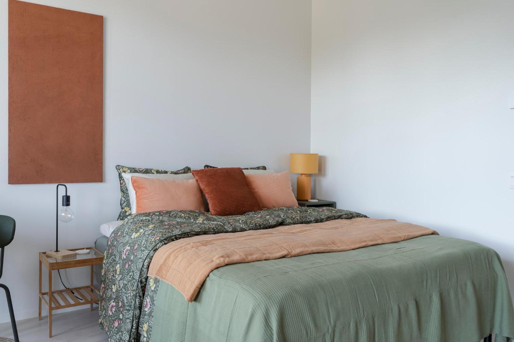 Gorgeous 1BR, Balcony & parking view 3
