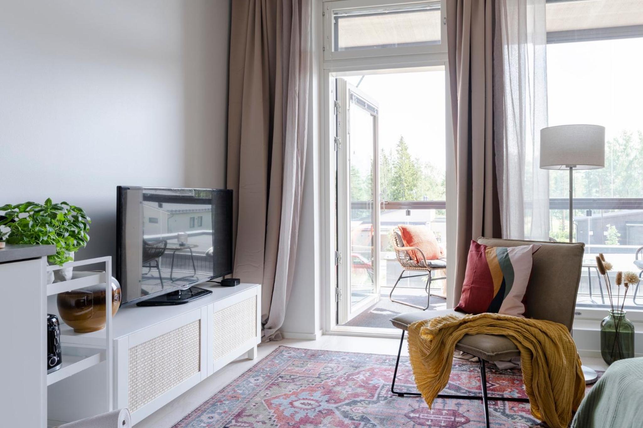 Gorgeous 1BR, Balcony & parking view 5