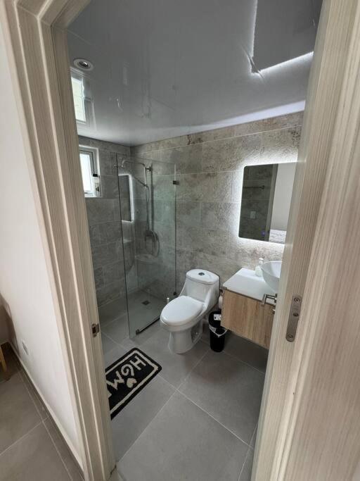 Apartamento cerca de todo