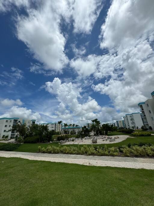 Apartamento cerca de todo