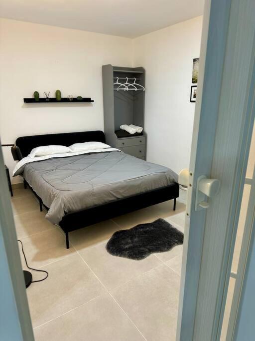 Apartamento cerca de todo