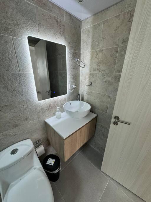 Apartamento cerca de todo