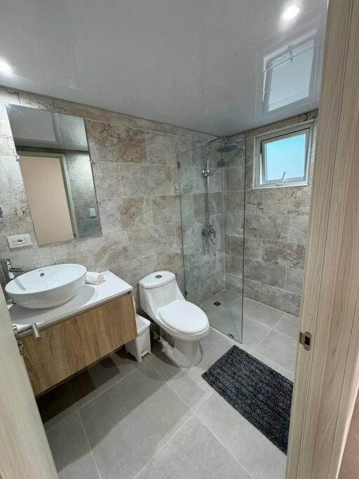 Apartamento cerca de todo