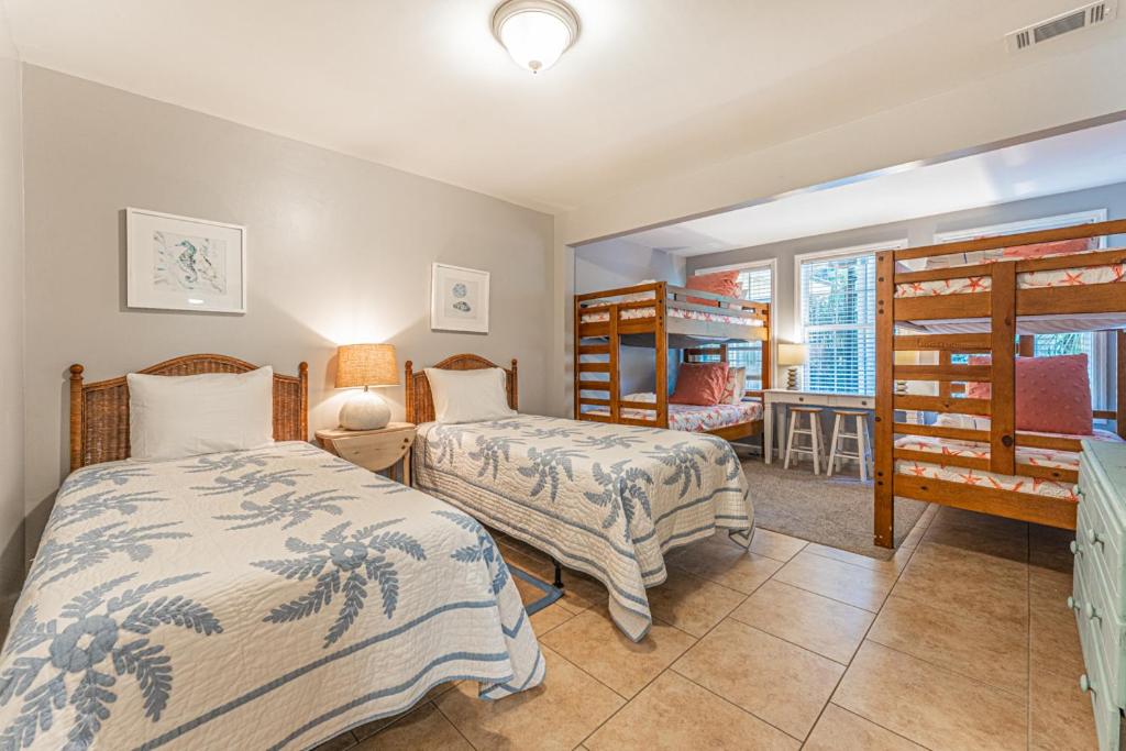 STEPS TO THE BEACH, Updated, Walk to and Restaurants, Private Pool, Ping Pong view 4