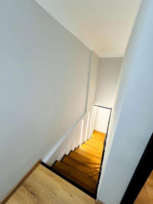 G15 City Centre Stylish Flat view 3