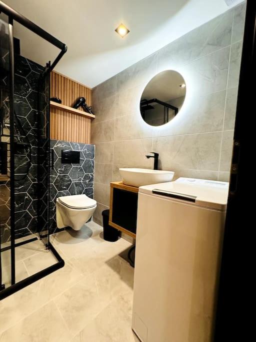G15 City Centre Stylish Flat view 4