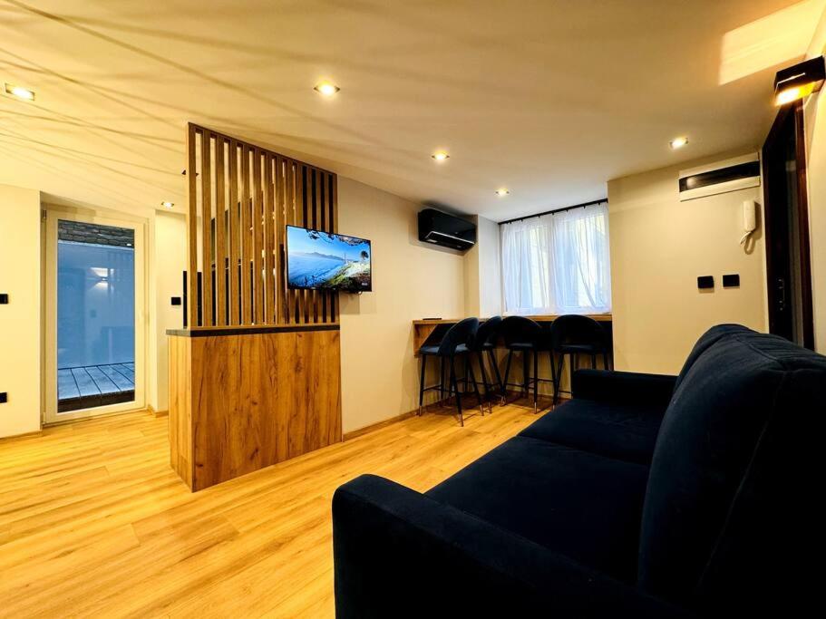 G15 City Centre Stylish Flat view 5