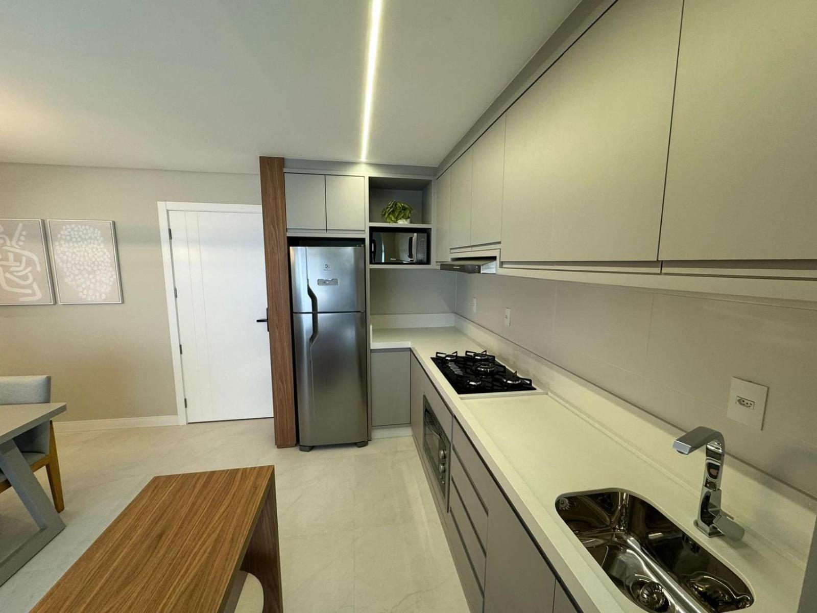 002D - Lindo apartamento na praia de Bombas