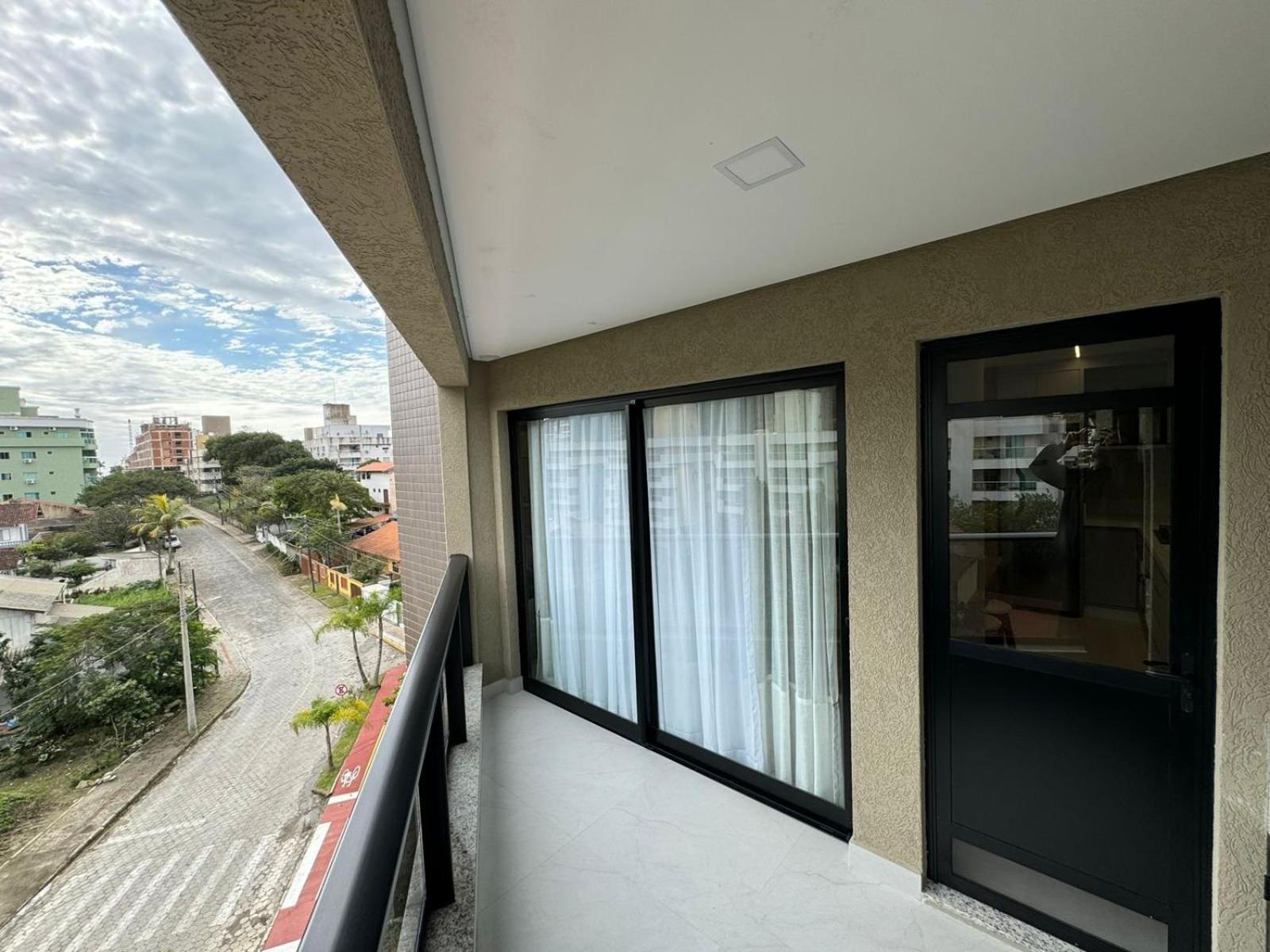 002D - Lindo apartamento na praia de Bombas