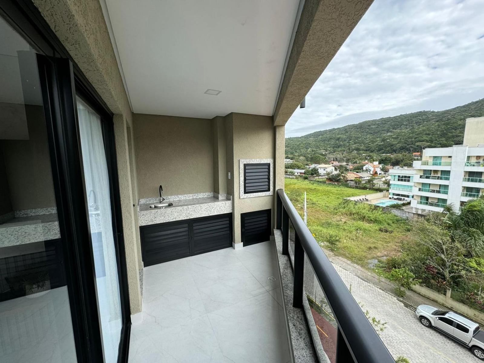 002D - Lindo apartamento na praia de Bombas
