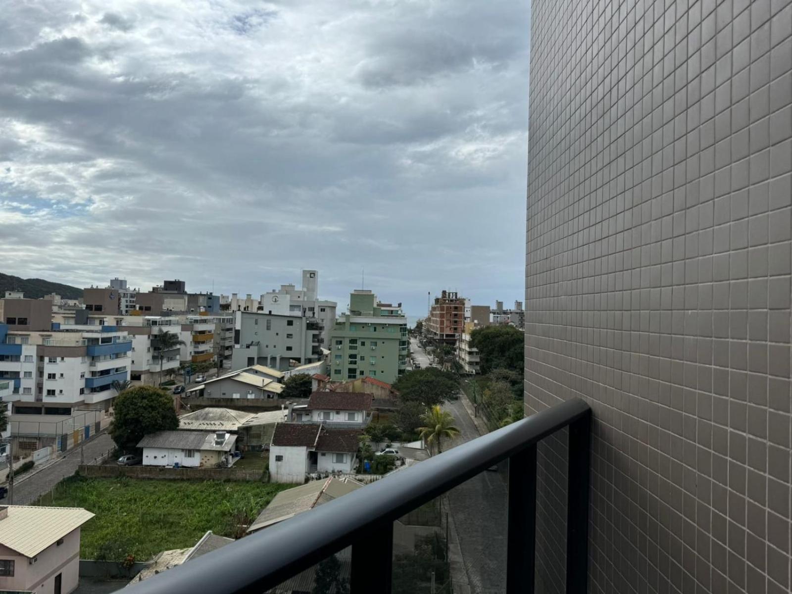 002D - Lindo apartamento na praia de Bombas