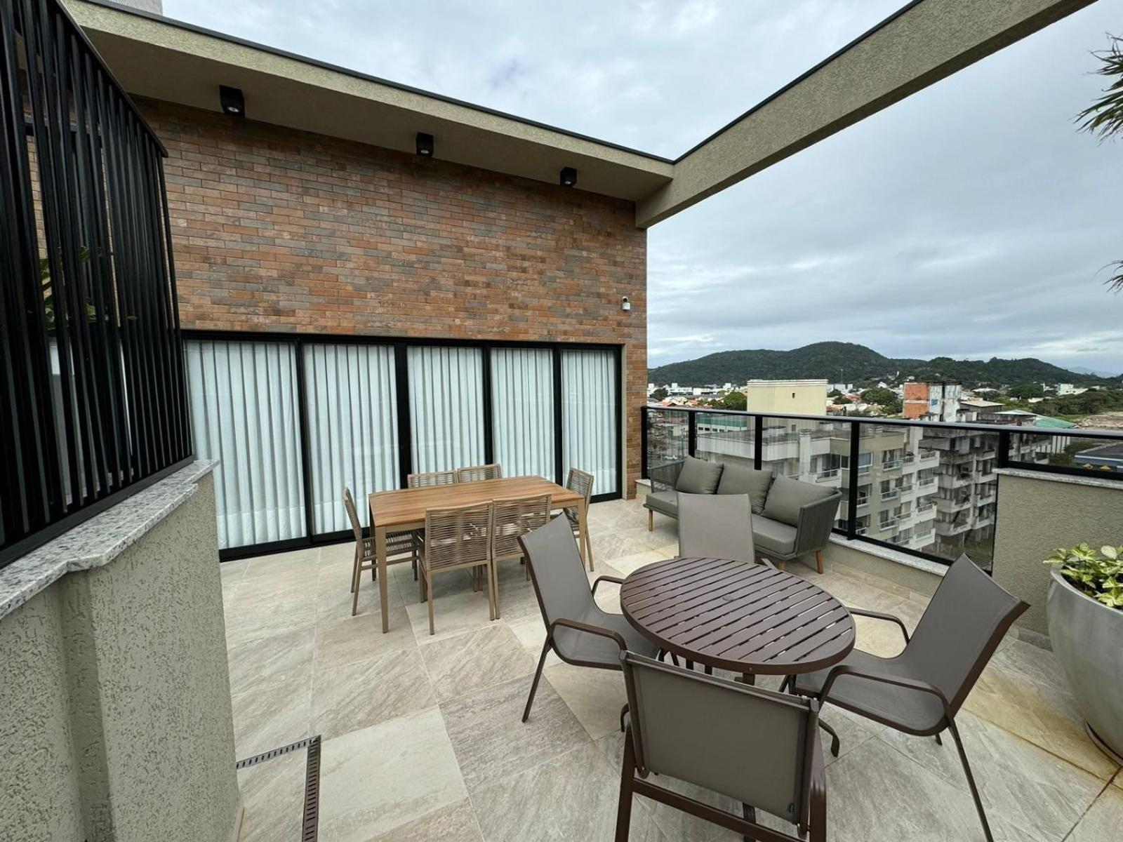002D - Lindo apartamento na praia de Bombas