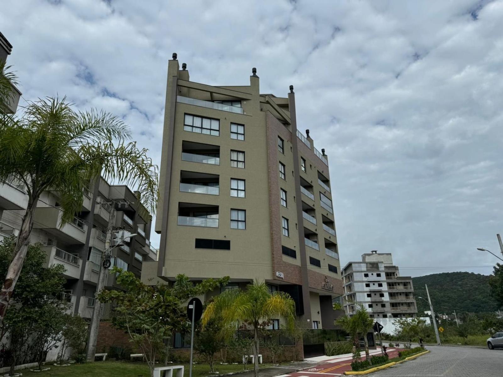 002D - Lindo apartamento na praia de Bombas