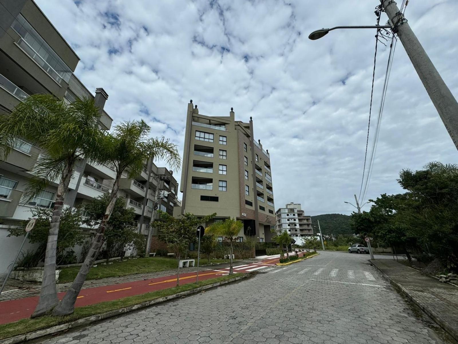 002D - Lindo apartamento na praia de Bombas