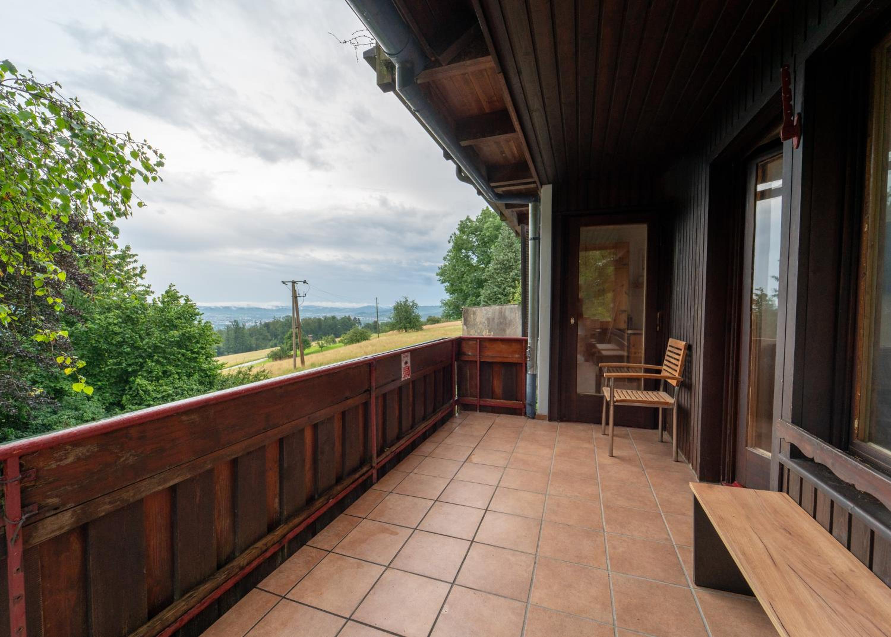 RANGE - Landhaus mit Panoramablick - 2 Apartments - Parkplatz - Küche - WLAN - Monteure 1-11 Personen