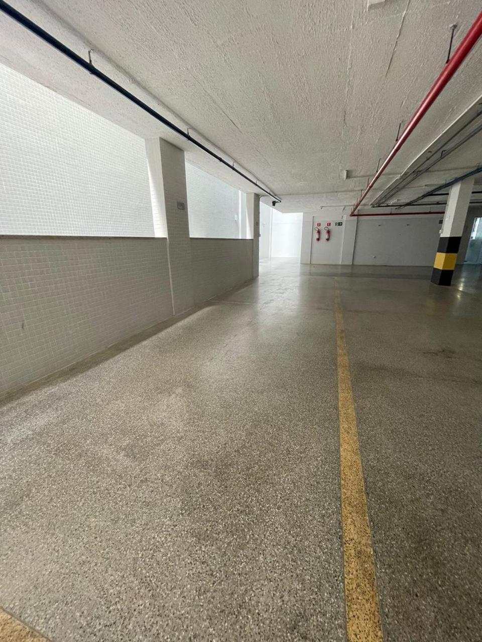 Apartamento alto padrão com vista mar na Barra