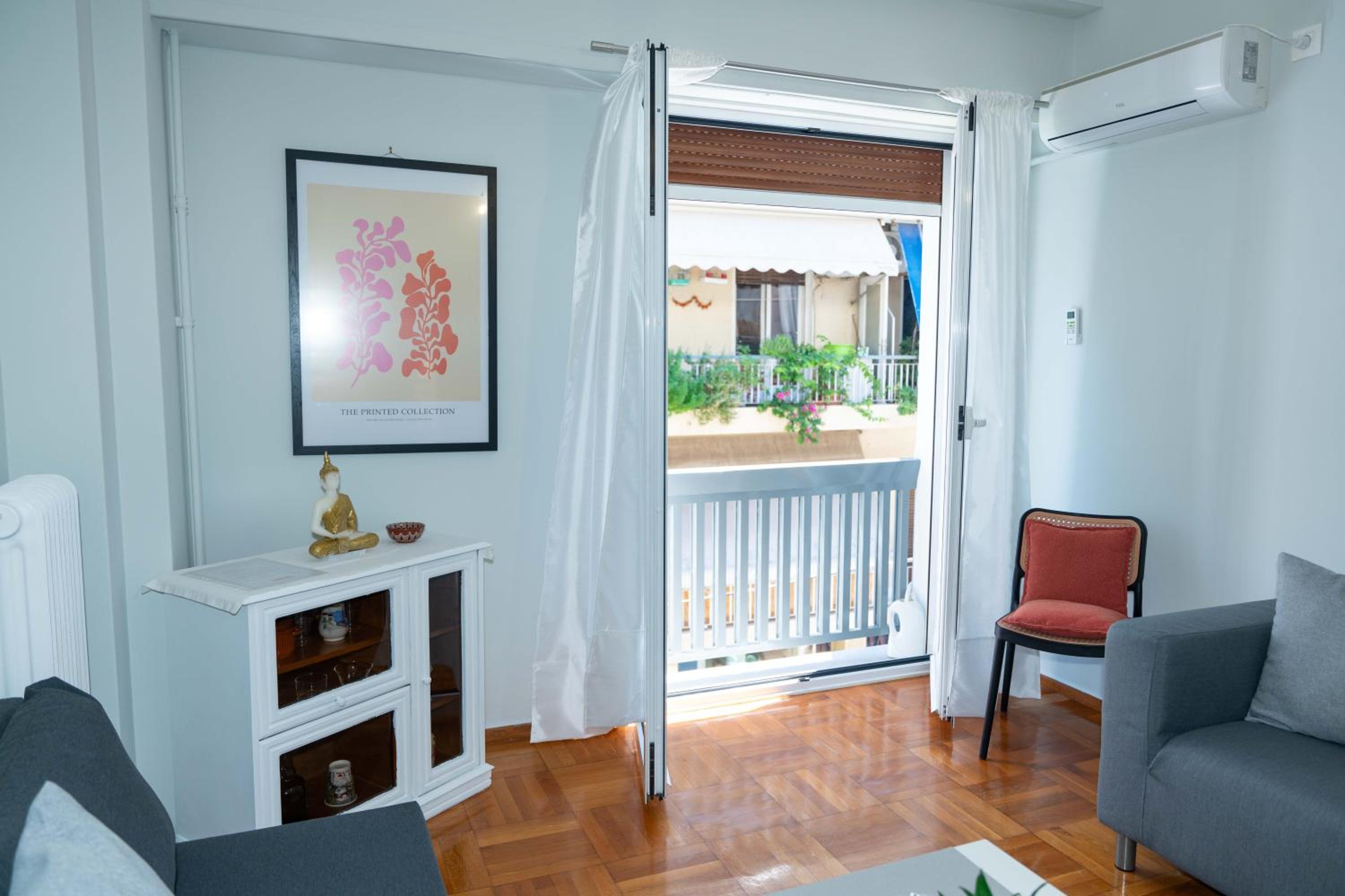 Urban Chic Flat Pagrati Athens
