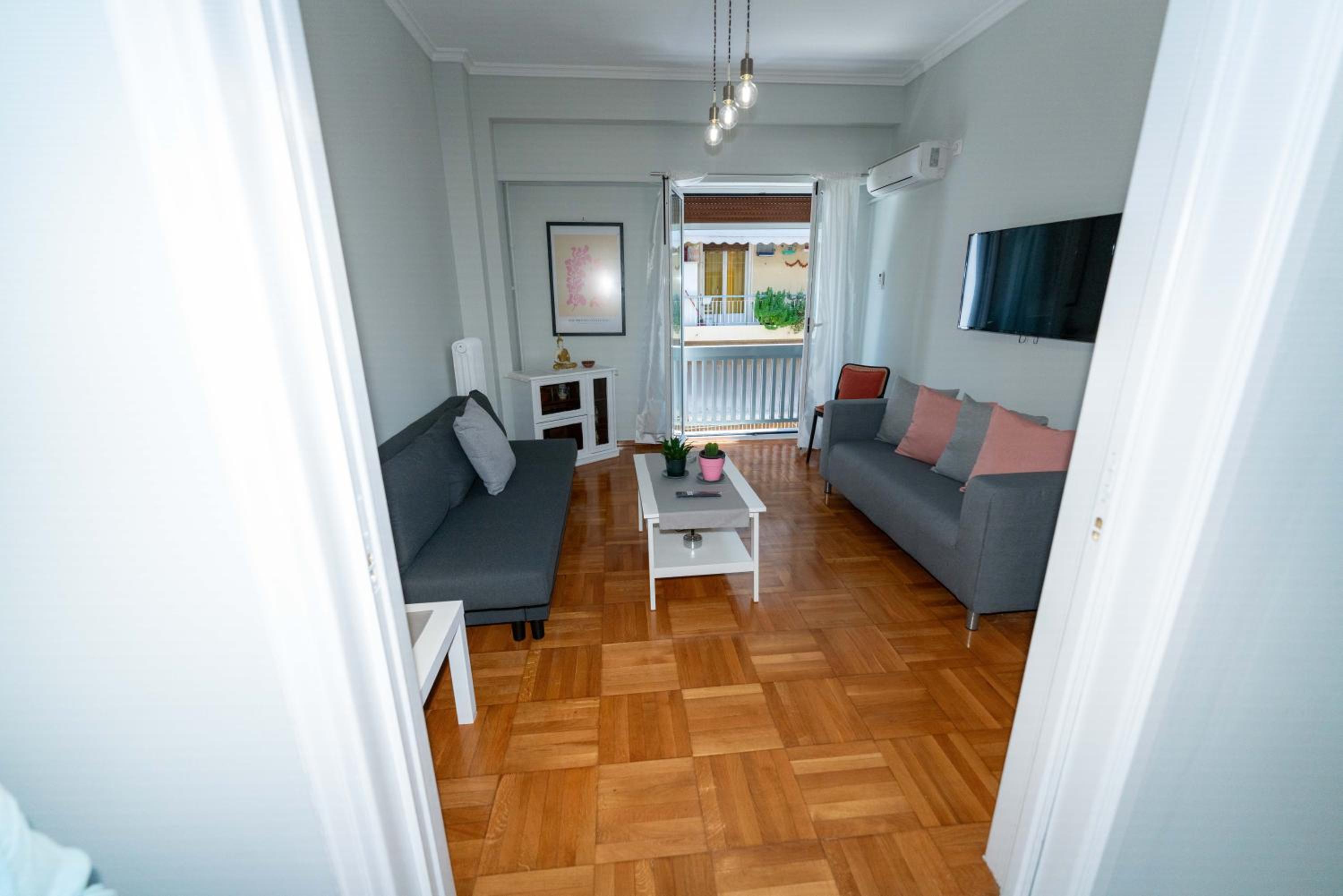 Urban Chic Flat Pagrati Athens