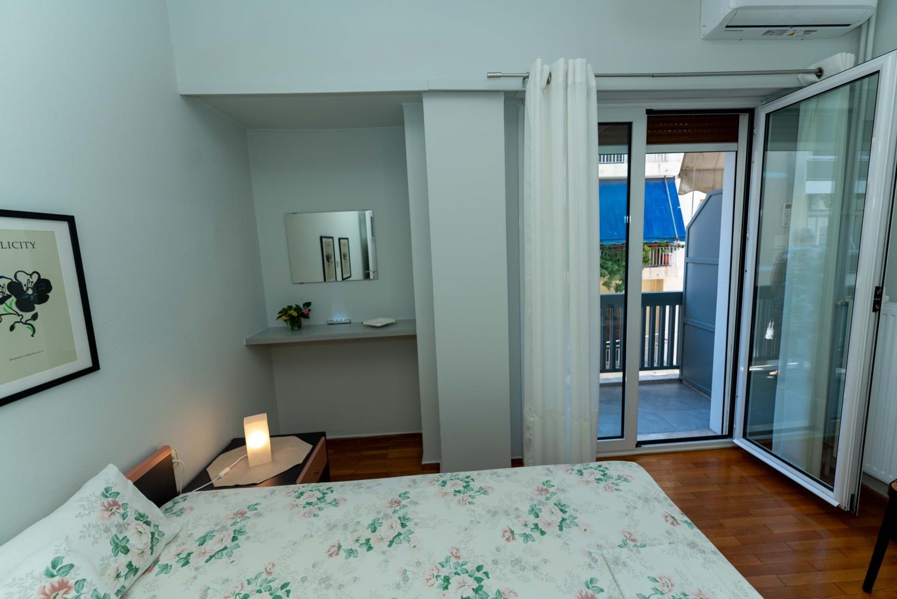 Urban Chic Flat Pagrati Athens