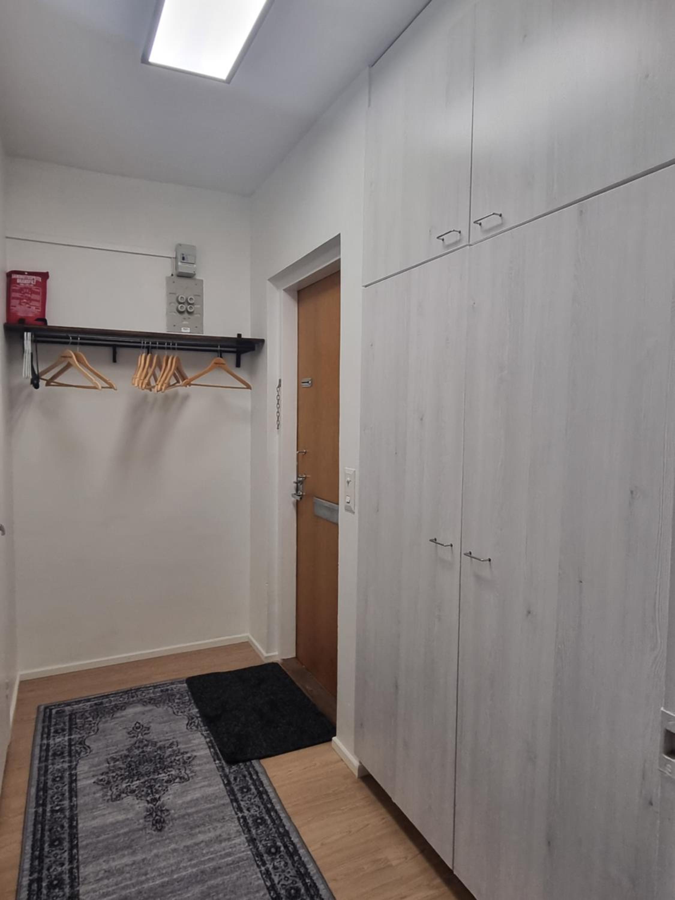 Kompakti yksiö numero 6 pienkerrostalossa