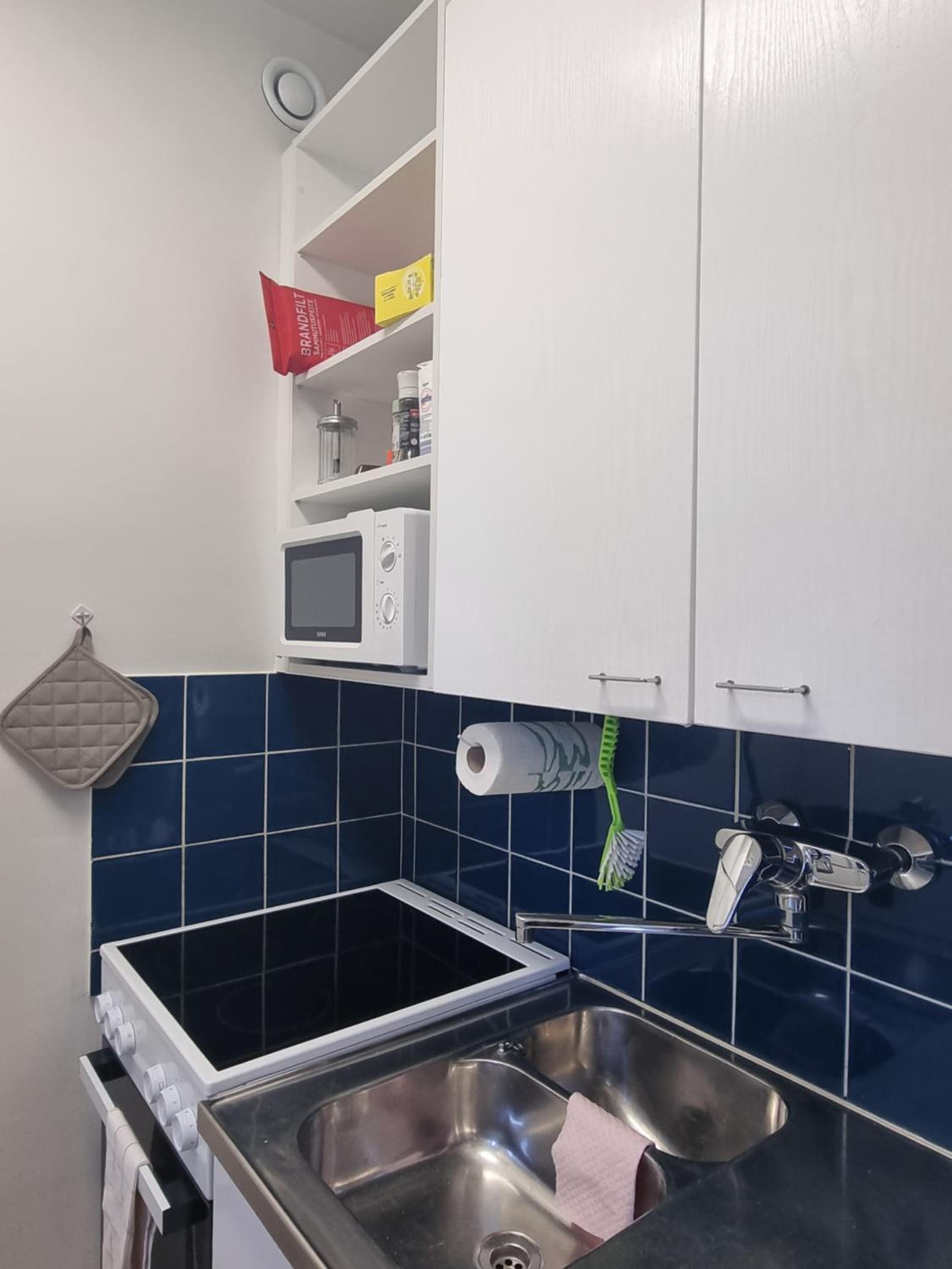 Kompakti yksiö numero 6 pienkerrostalossa