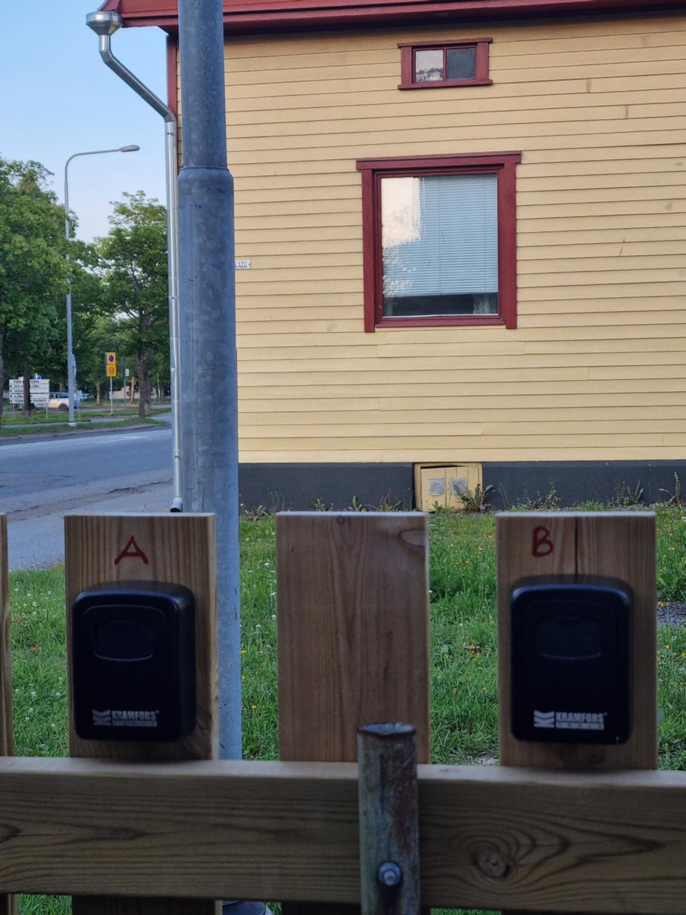 Kompakti yksiö numero 6 pienkerrostalossa