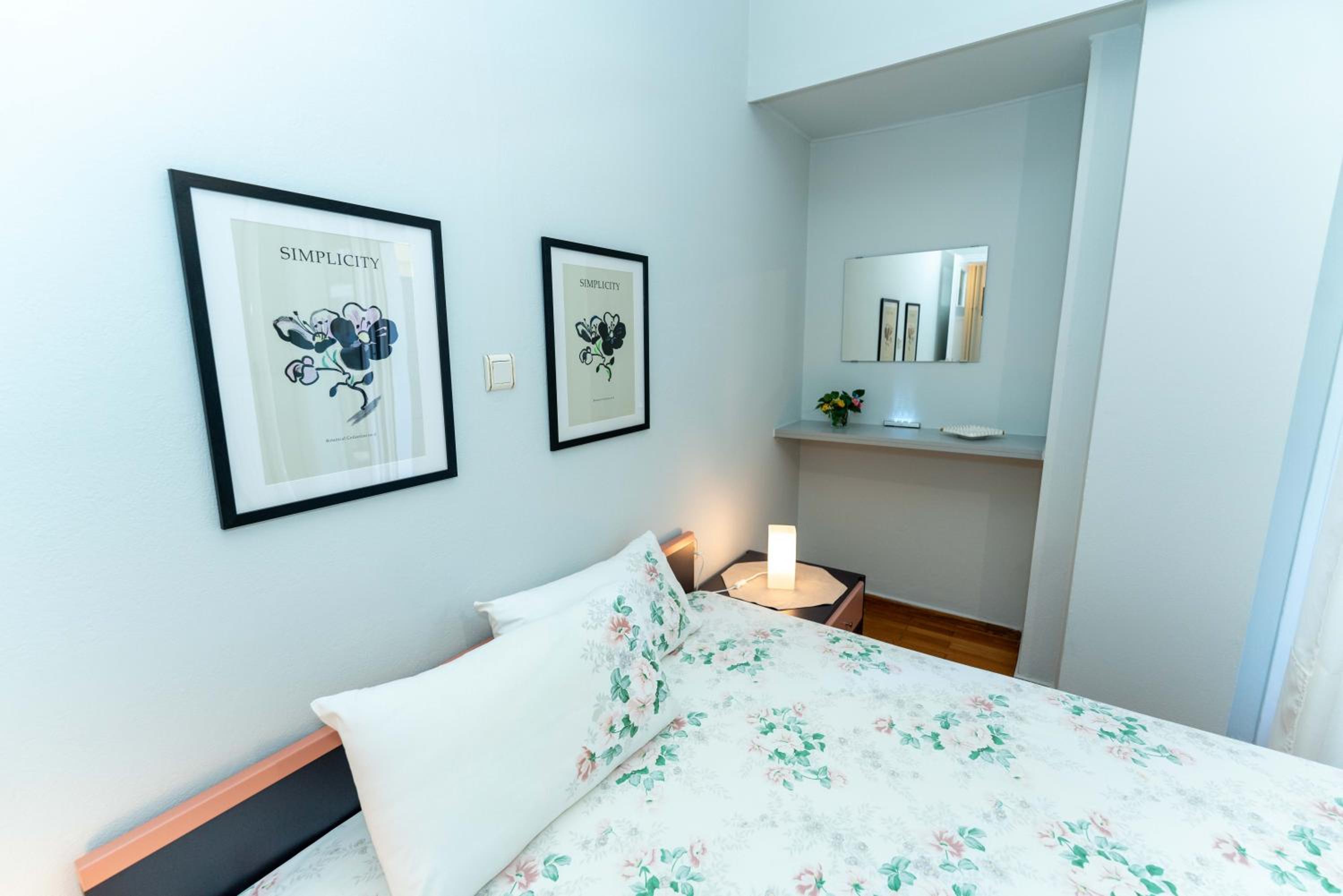 Urban Chic Flat Pagrati Athens