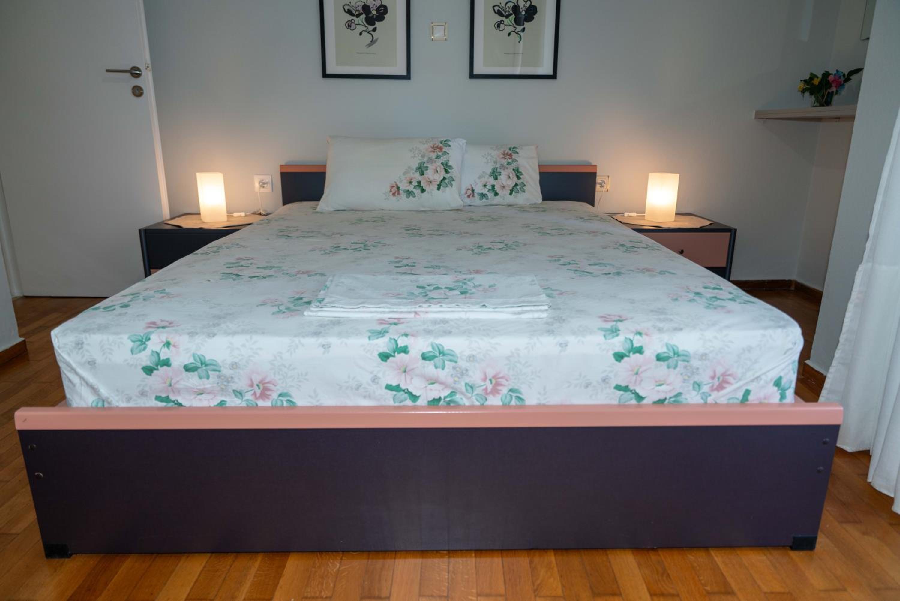 Urban Chic Flat Pagrati Athens