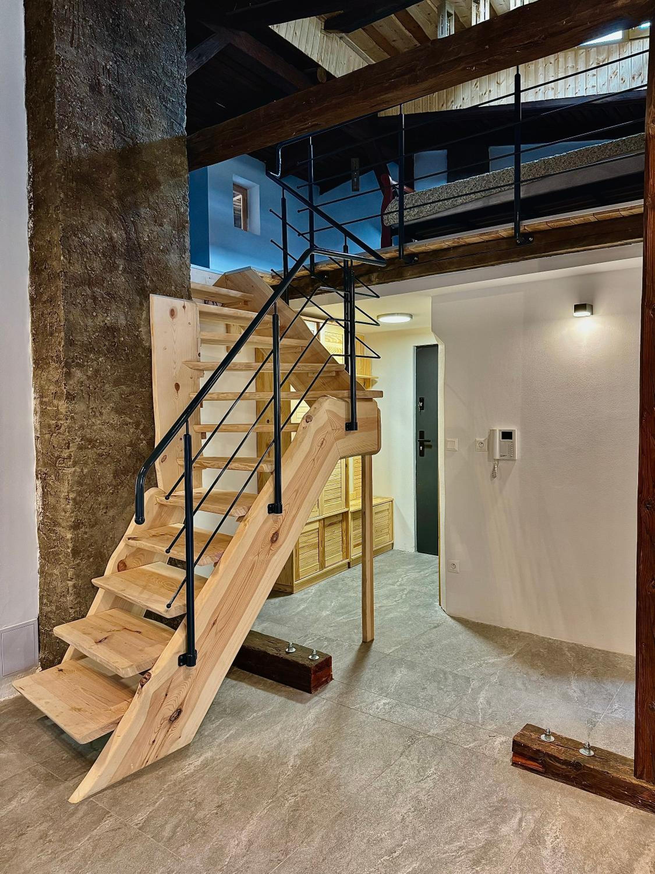 Novozrekonštruovaný 79m2 mezonetový byt v centre mesta