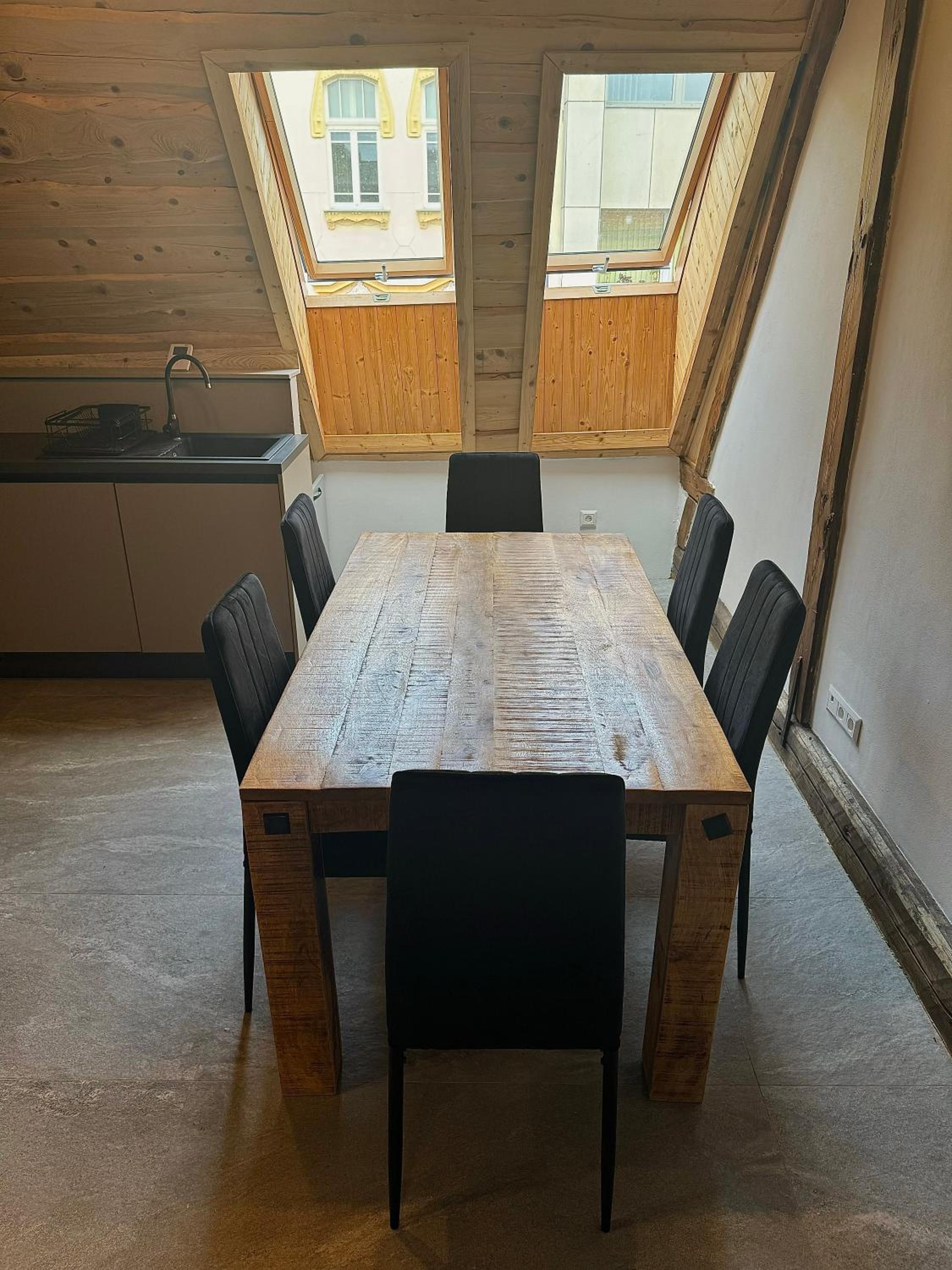 Novozrekonštruovaný 79m2 mezonetový byt v centre mesta