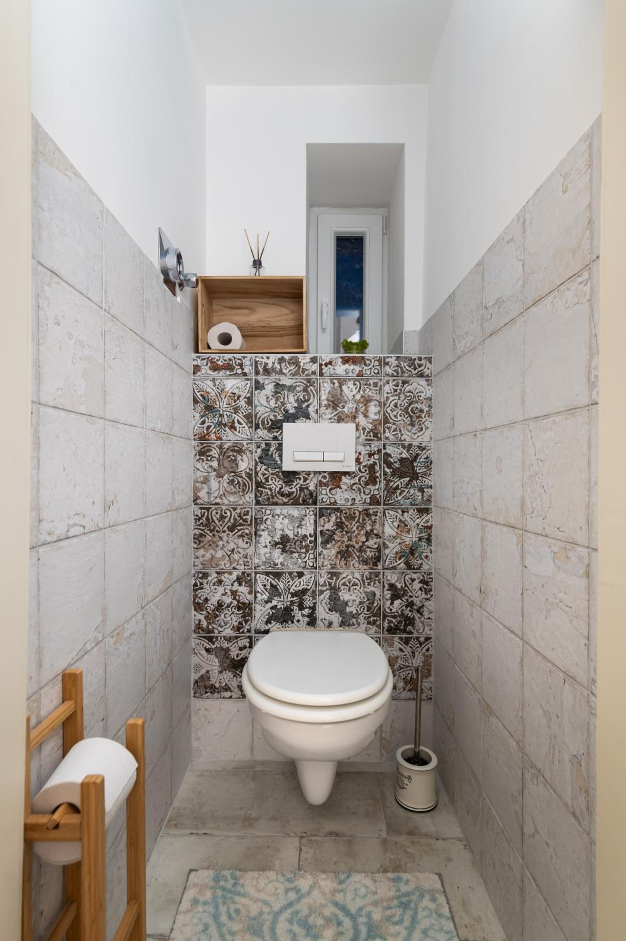 Central Vintage Loft - FREE Private Parking - Metro - Tram - AC