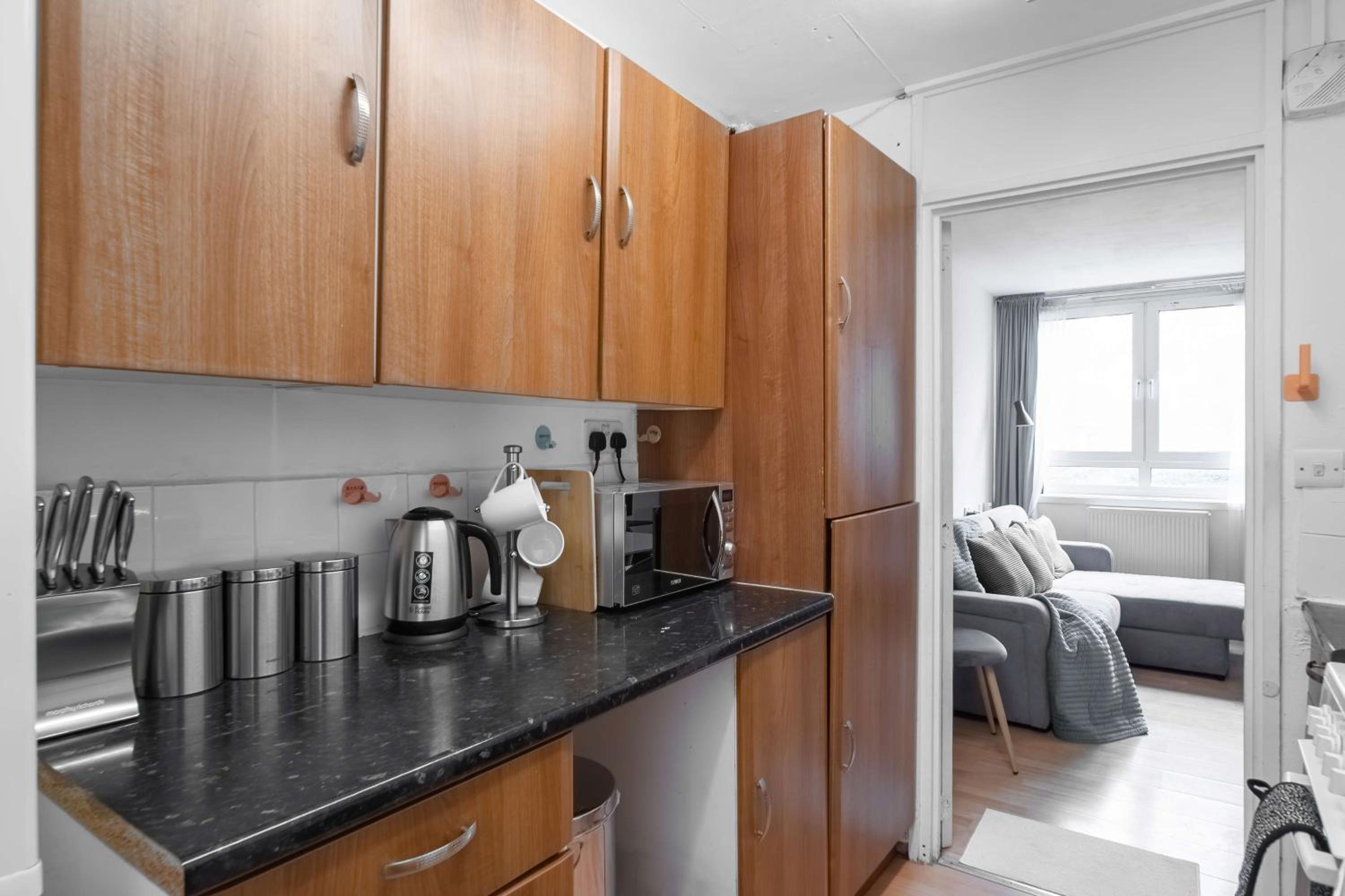 One Bed Apt By LiveStay Short Lets & Serviced Accommodation London view 2