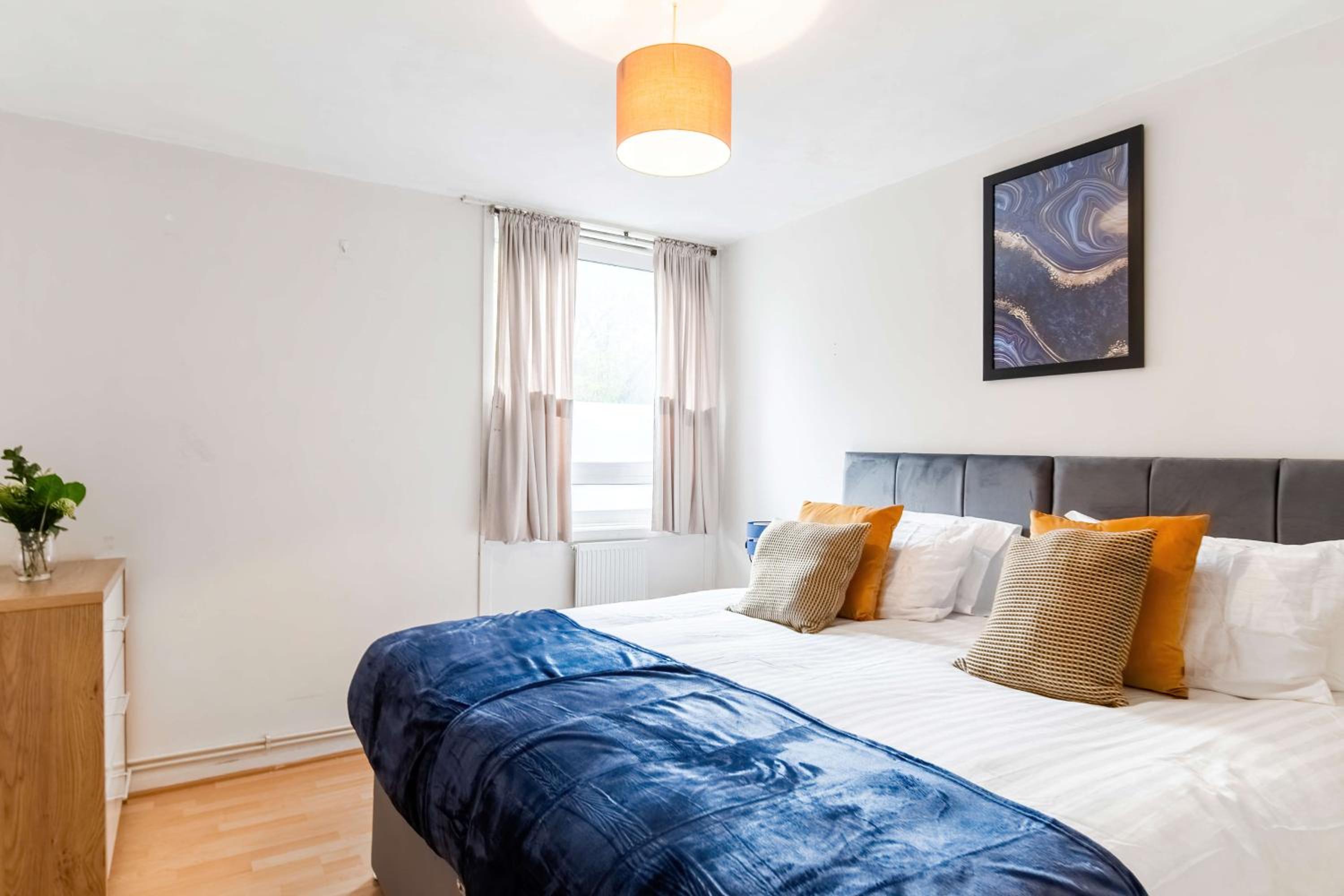One Bed Apt By LiveStay Short Lets & Serviced Accommodation London view 4