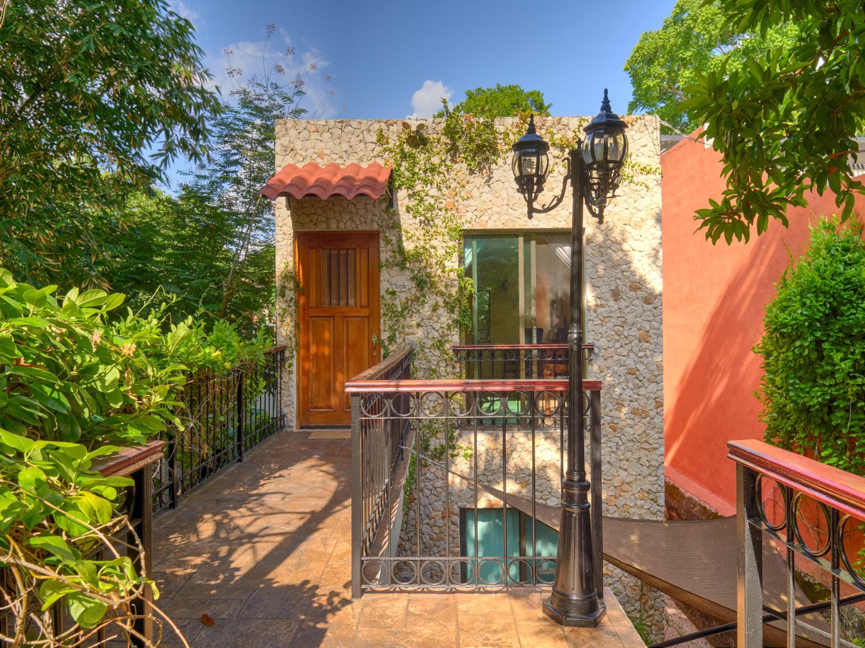 Casa Del Maya Bed & Breakfast