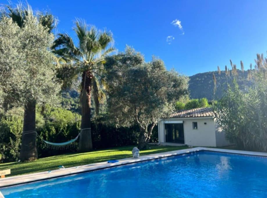 Exklusive moderne Finca mit Pool