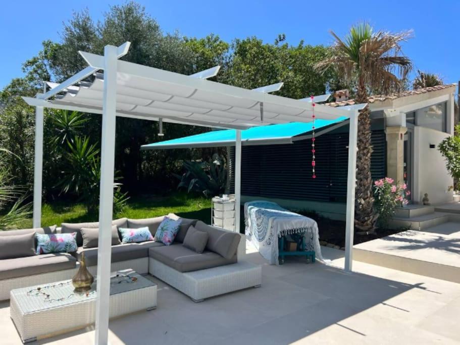 Exklusive moderne Finca mit Pool