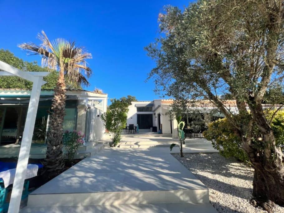 Exklusive moderne Finca mit Pool