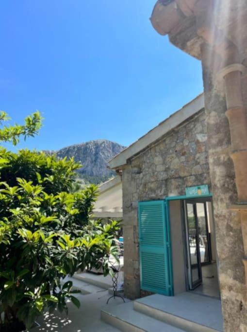 Exklusive moderne Finca mit Pool