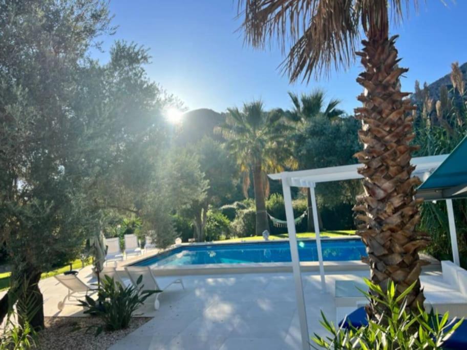 Exklusive moderne Finca mit Pool