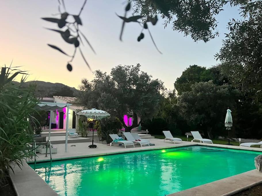 Exklusive moderne Finca mit Pool